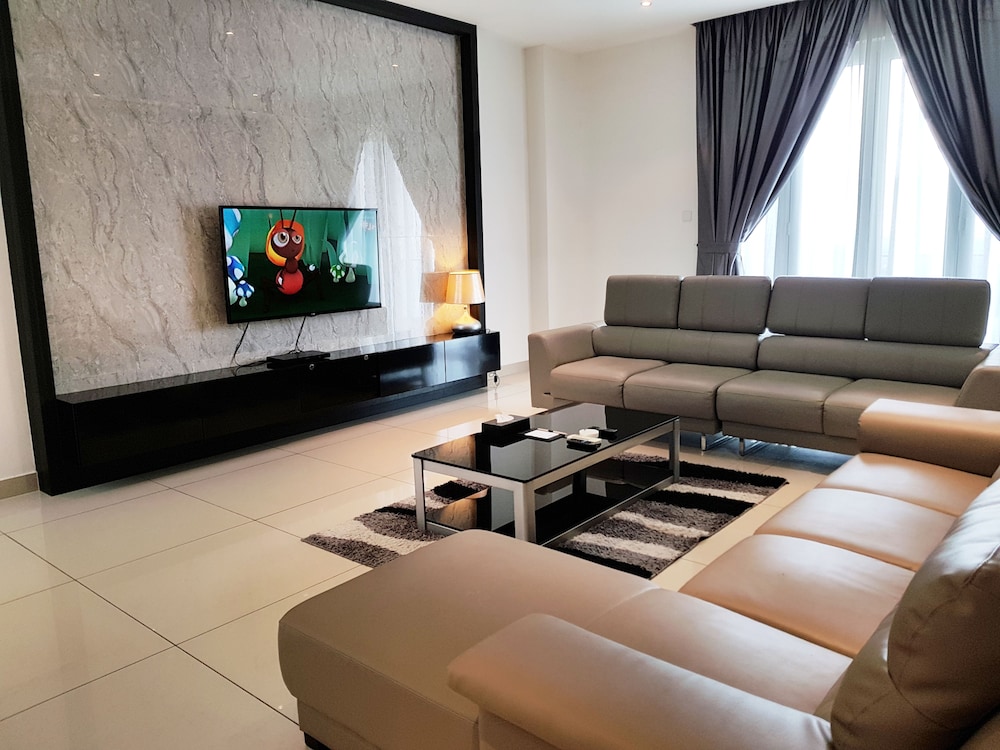 Executive Penthouse Apartment A