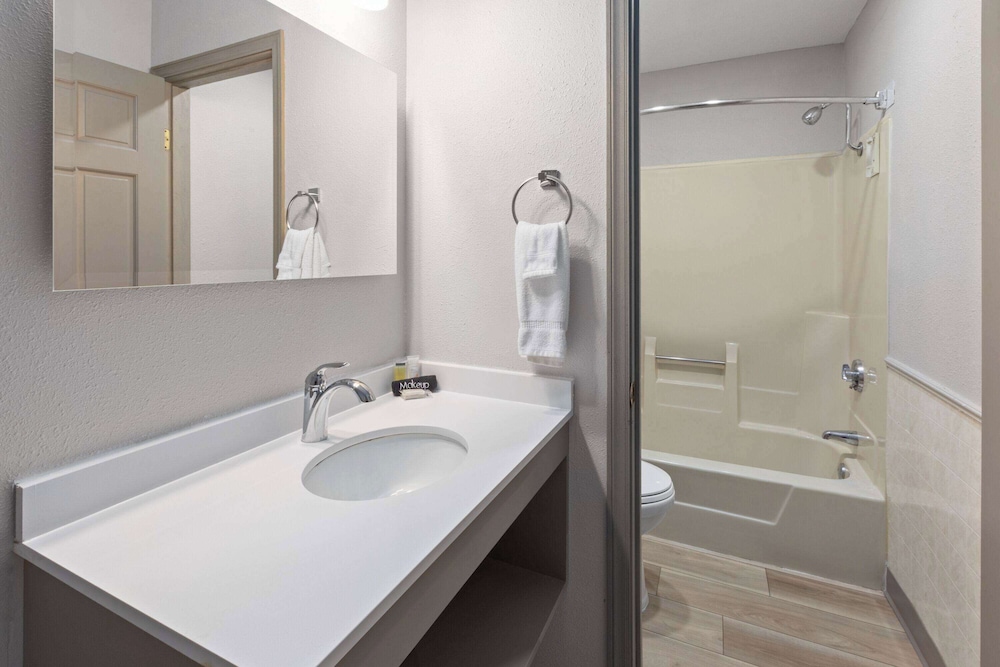 Suite, Multiple Beds, Non Smoking photo 1