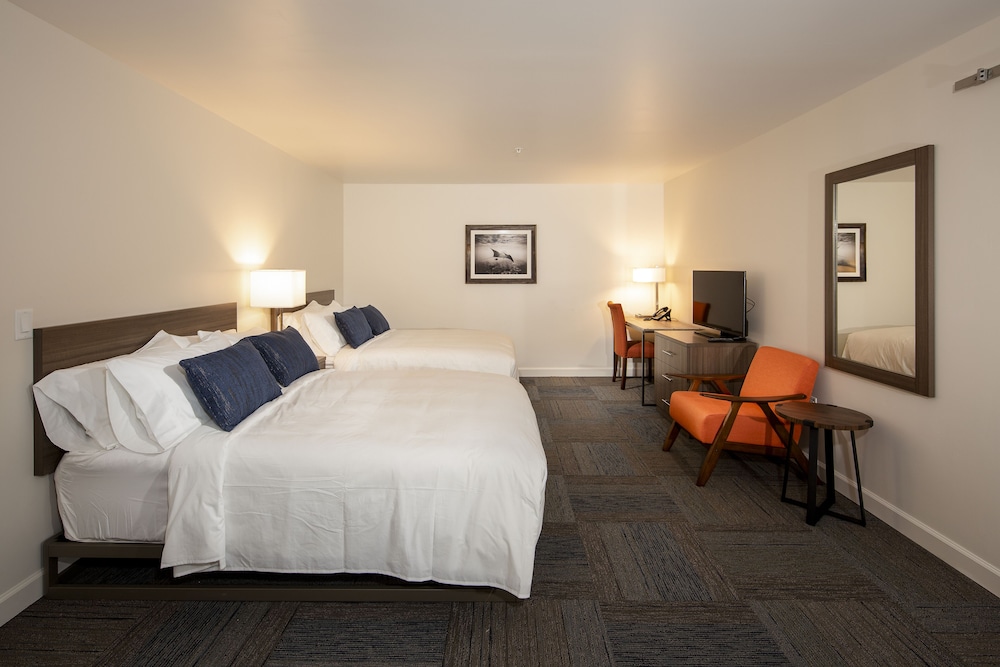 Superior Room, 2 Queen Beds, Accessible Bathtub - Photo 2
