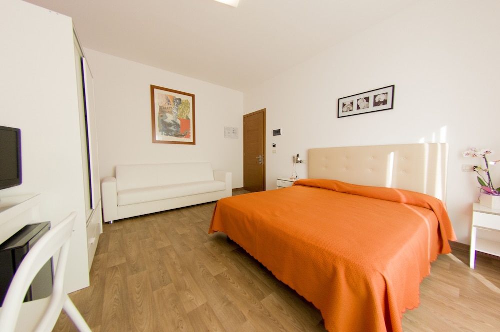 Superior Triple Room photo 3