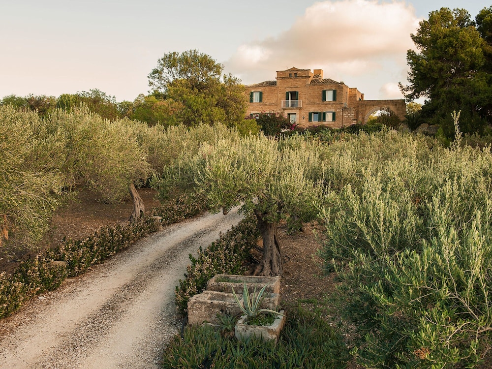 Villa photo 2