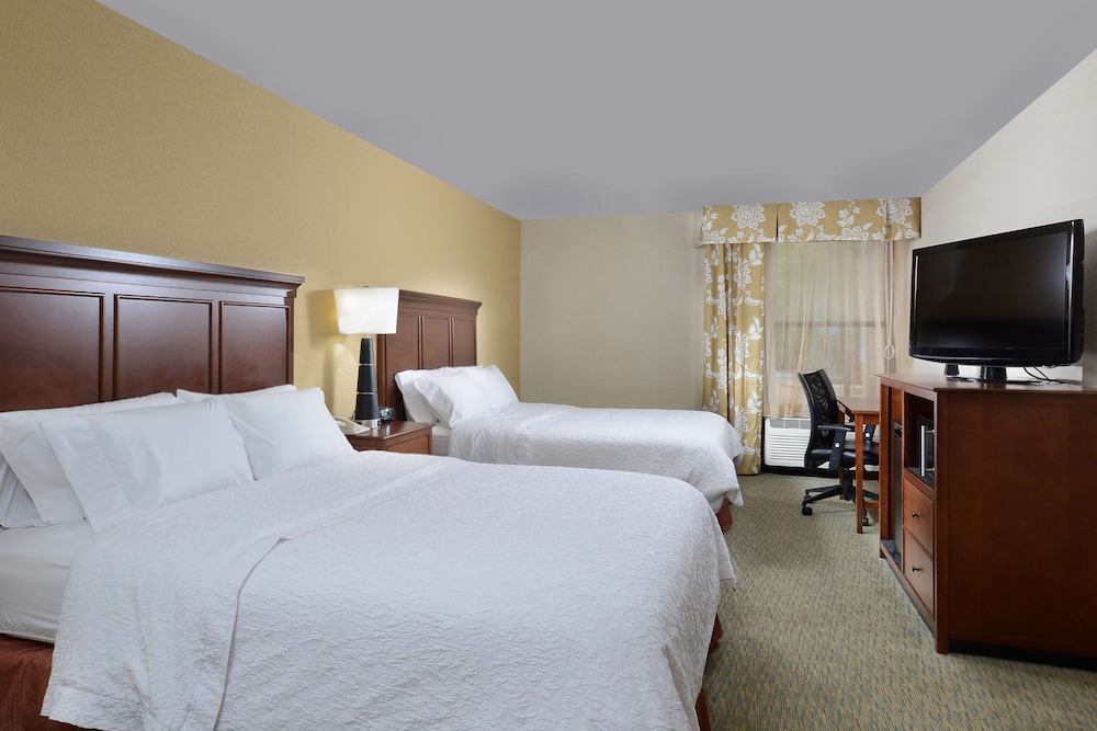 Room, 2 Queen Beds, Accessible (Mobility & Hearing, Roll-in Shower) - Photo 3