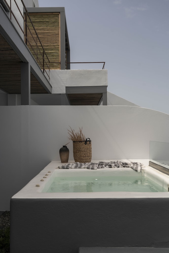 Sunset Private Garden Residences with Outdoor Hot Tub - Photo 4