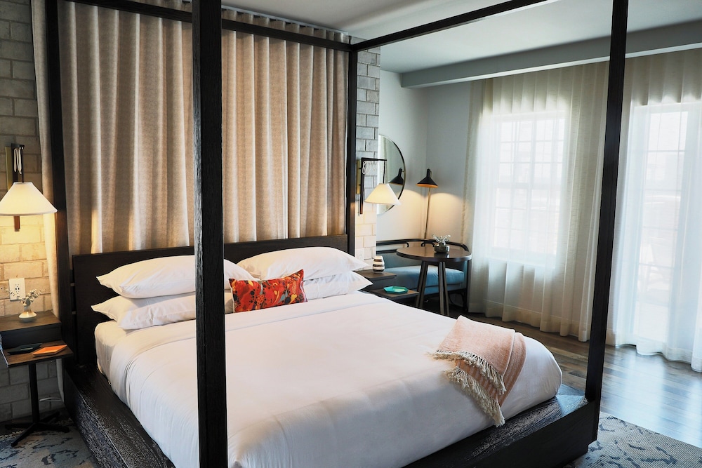 Penthouse, 1 King Bed with Sofa bed