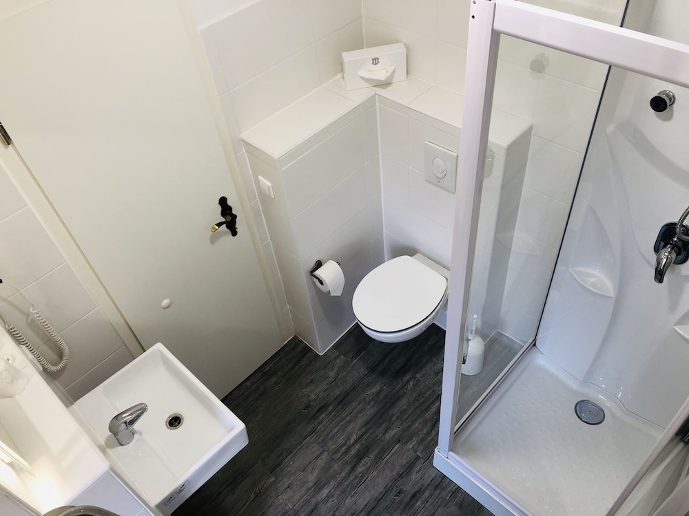 Basic Single Room, 1 Twin Bed, Non Smoking, Courtyard Area photo 3