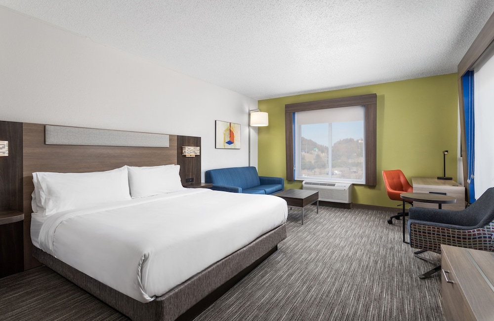 Standard Room, 1 King Bed, Corner - Photo 1