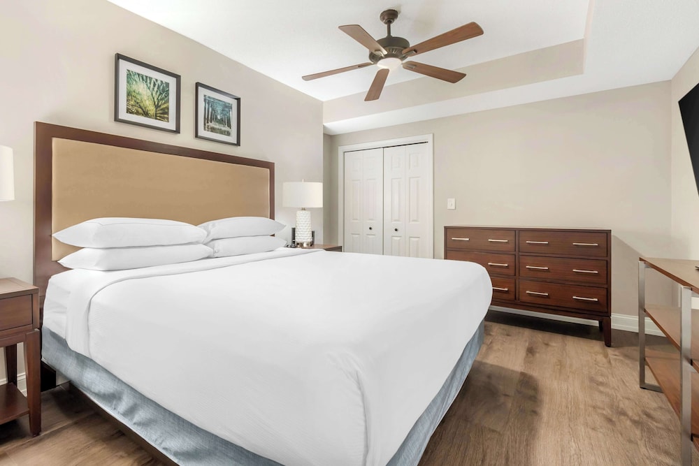 1 Bedroom, 1 King Oceanfront Suite, Accessible (Hearing, Roll-in Shower)