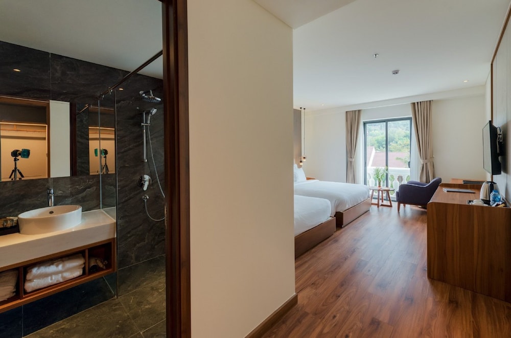 Deluxe Double Room, Garden View - Photo 3