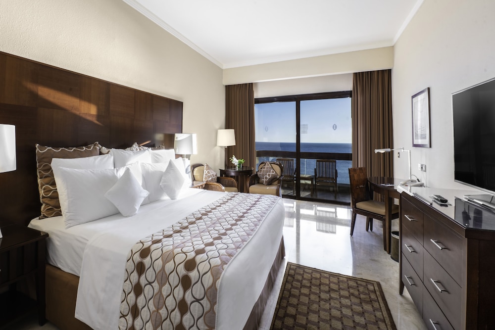 Premium Room, 1 King Bed, Sea View - Photo 9