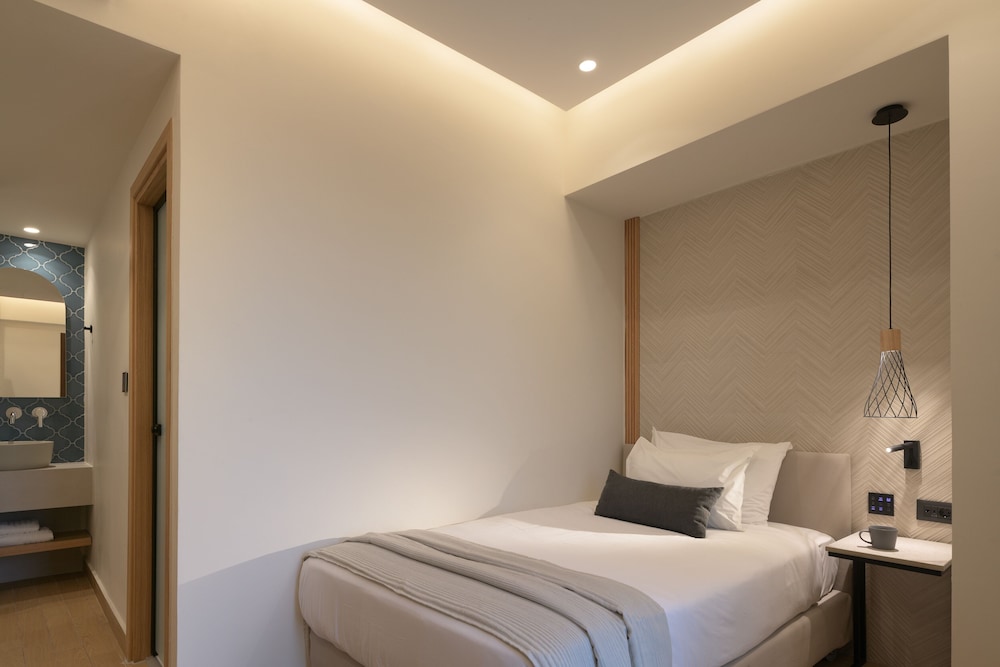 Standard Single Room, Balcony, Garden View