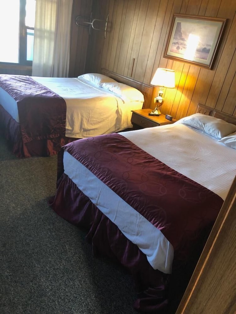 Basic Double Room, 2 Double Beds photo 2
