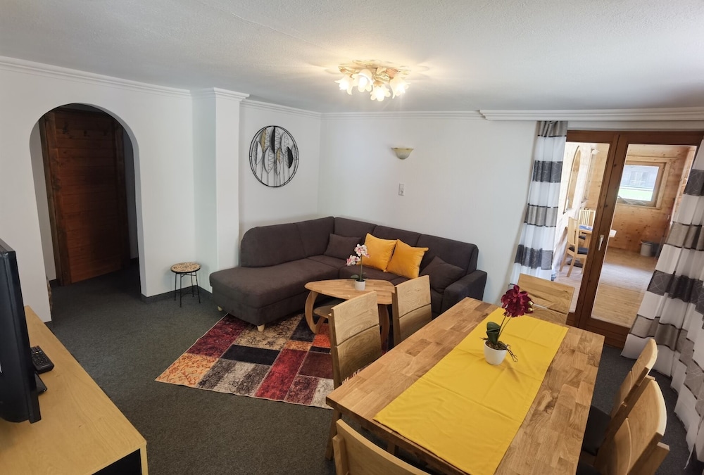 Basic Apartment photo 3