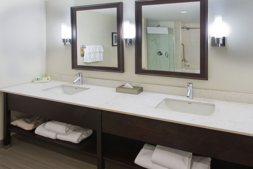 Suite, Multiple Beds, Non Smoking - Photo 5