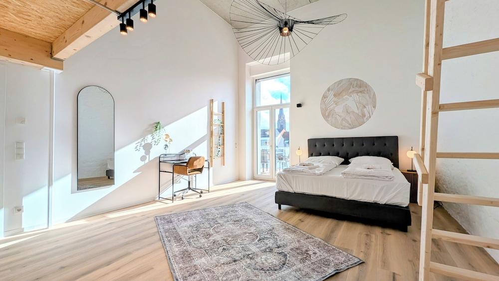 Luxury Loft, 3 Bedrooms, Mobility Accessible, Balcony photo 2
