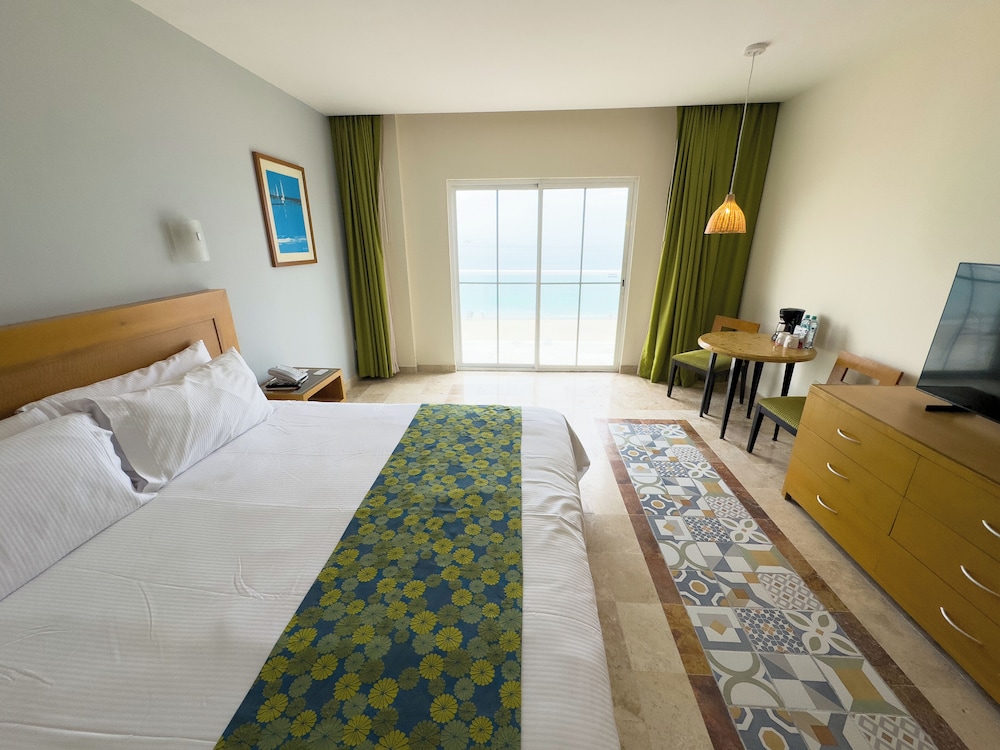 Superior Room, 1 King Bed, Ocean View - Photo 1