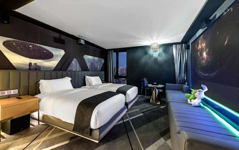 Luxury Twin Room, City View