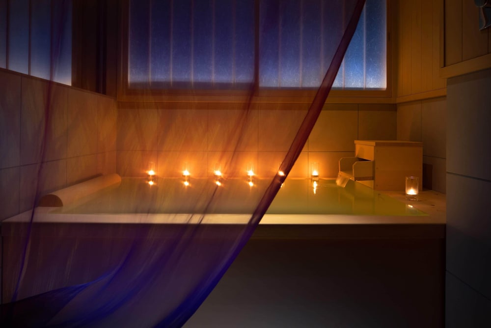 Deluxe King Room - Photo 5