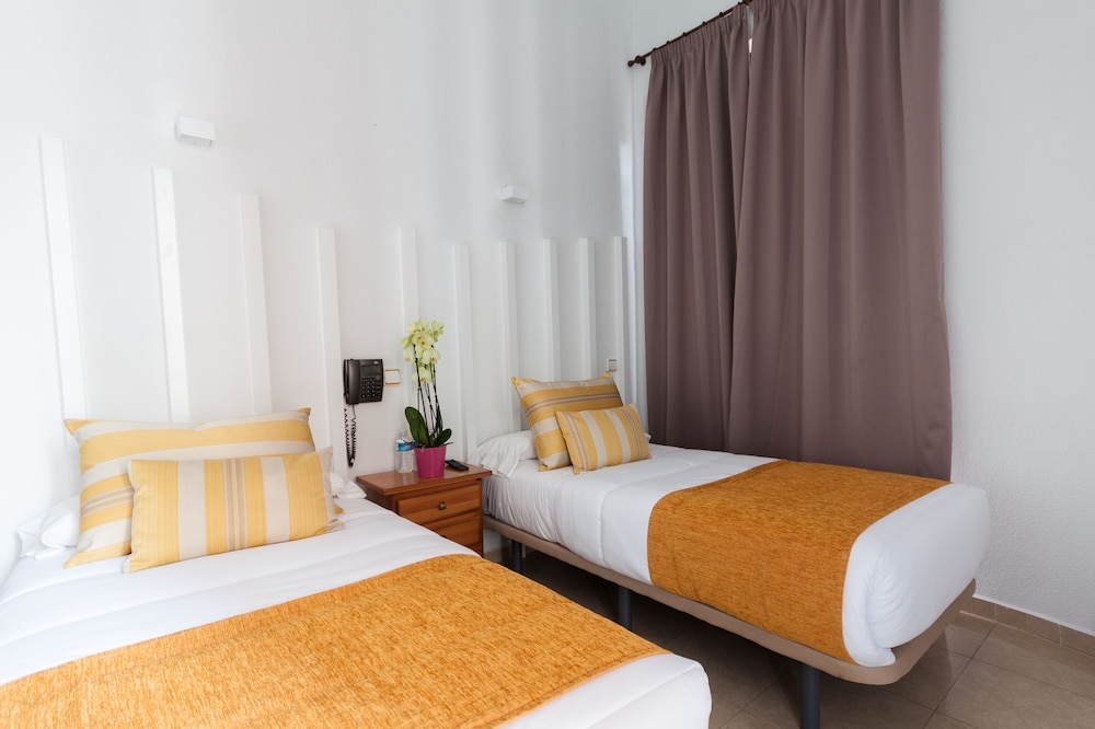 Triple Room, City View photo 3
