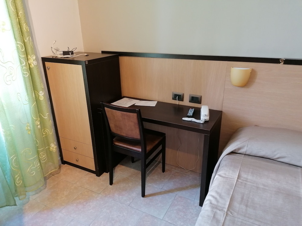 Comfort Room, 1 Queen Bed photo 2
