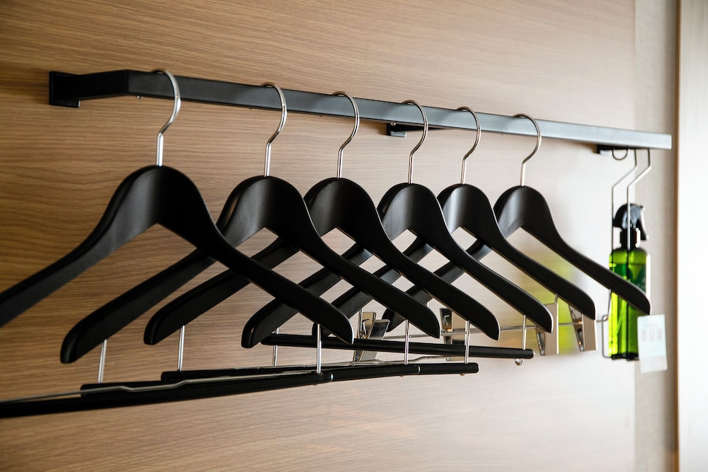 Universal Twin Room - Non-Smoking - Photo 11