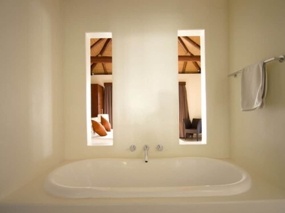 One Bedroom Beachfront Villa photo 3