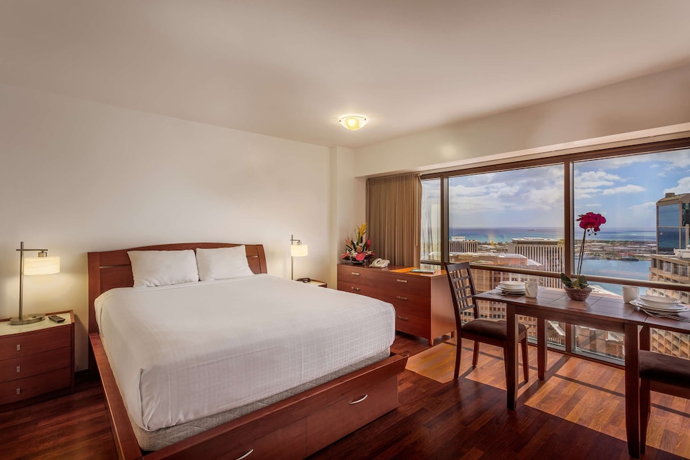 Deluxe Suite (Business | Harbour View) - Photo 2