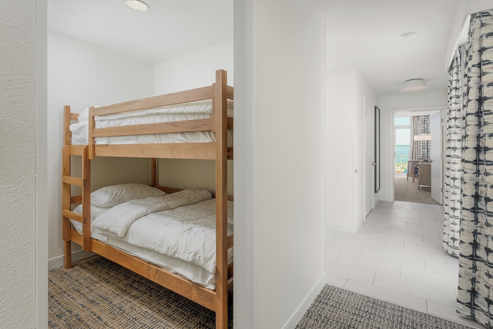 Suite, 1 Bedroom - Photo 7