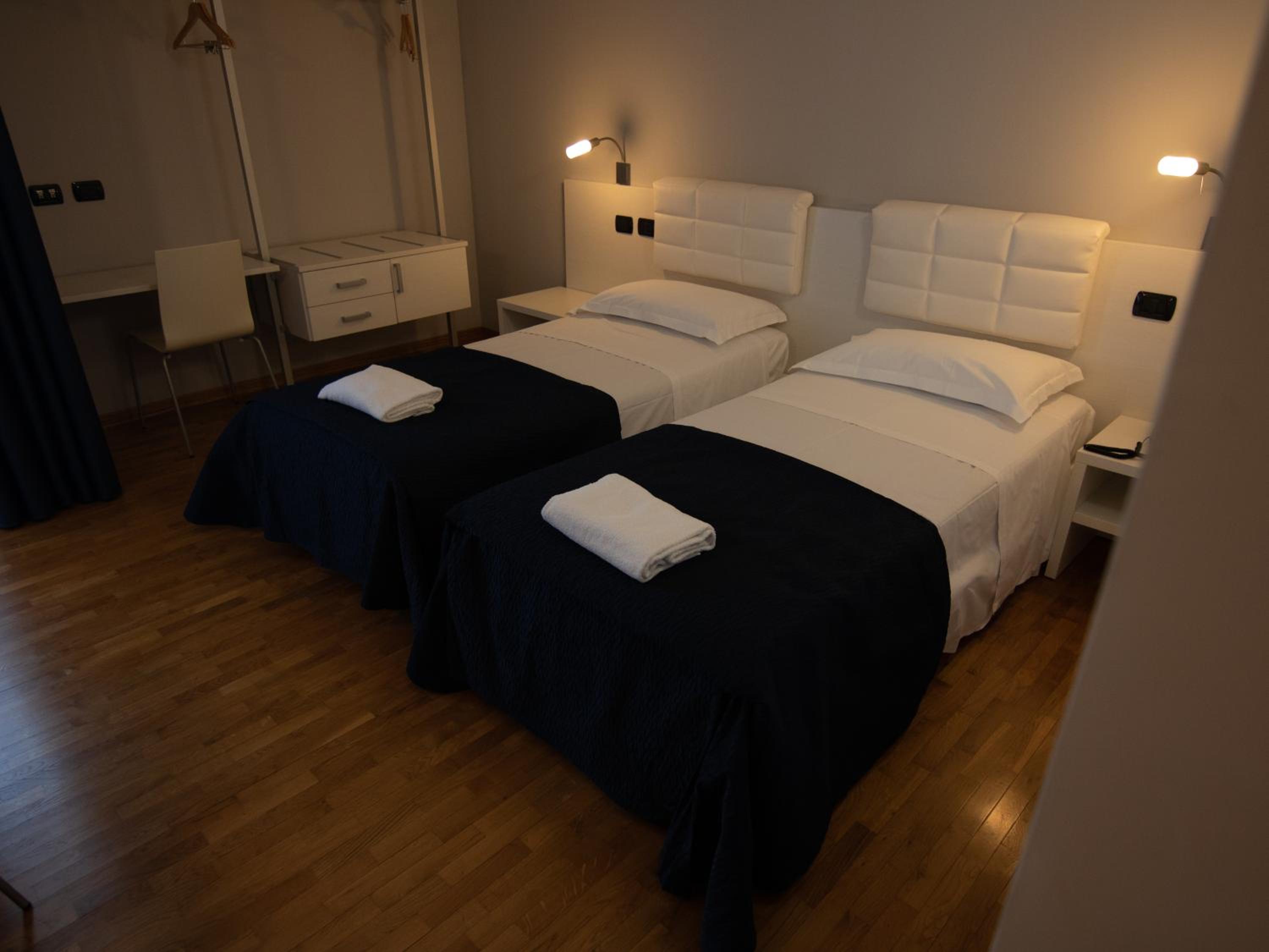 Triple Room - Disability Access - Photo 2