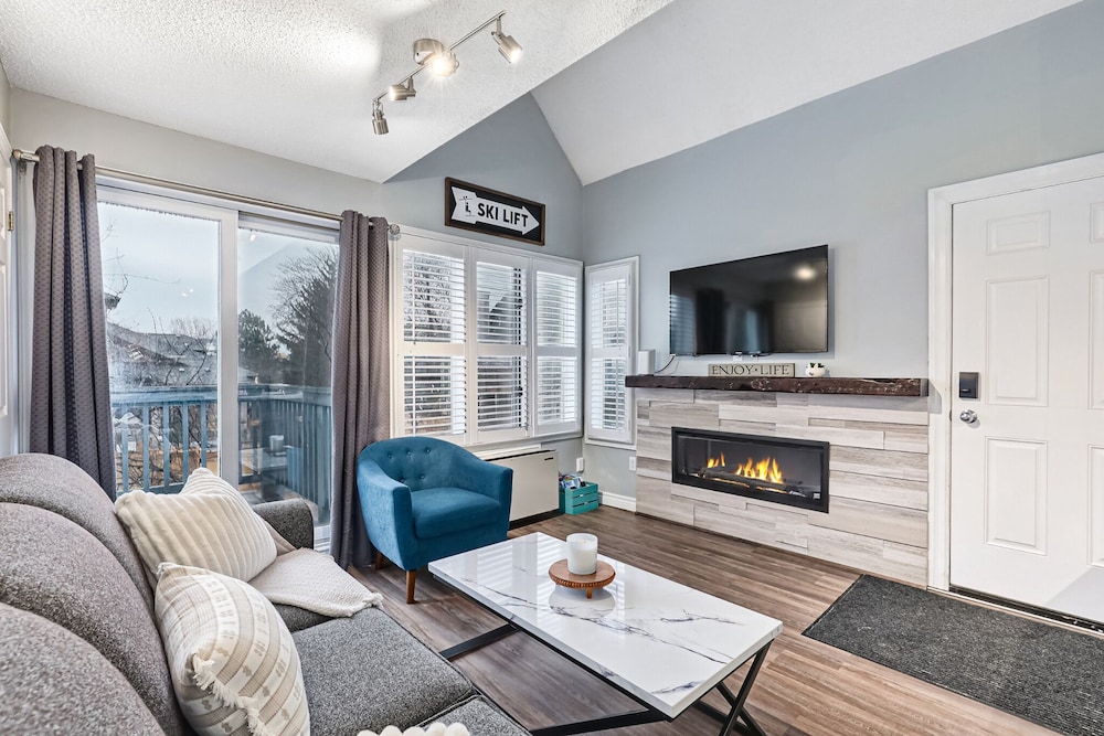 Signature Loft (109 NC - Pet Friendly - Dog Only)