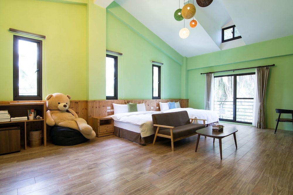 Family Room, 2 Queen Beds, Courtyard View photo 1