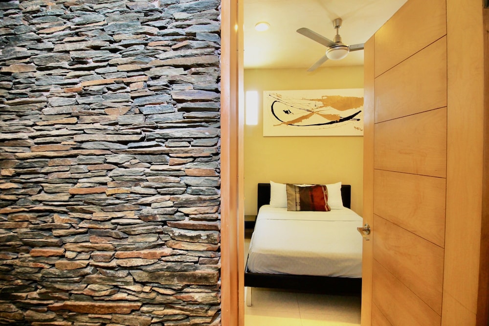 Praia 5, 2 Bedrooms, 1 Bath Apartment