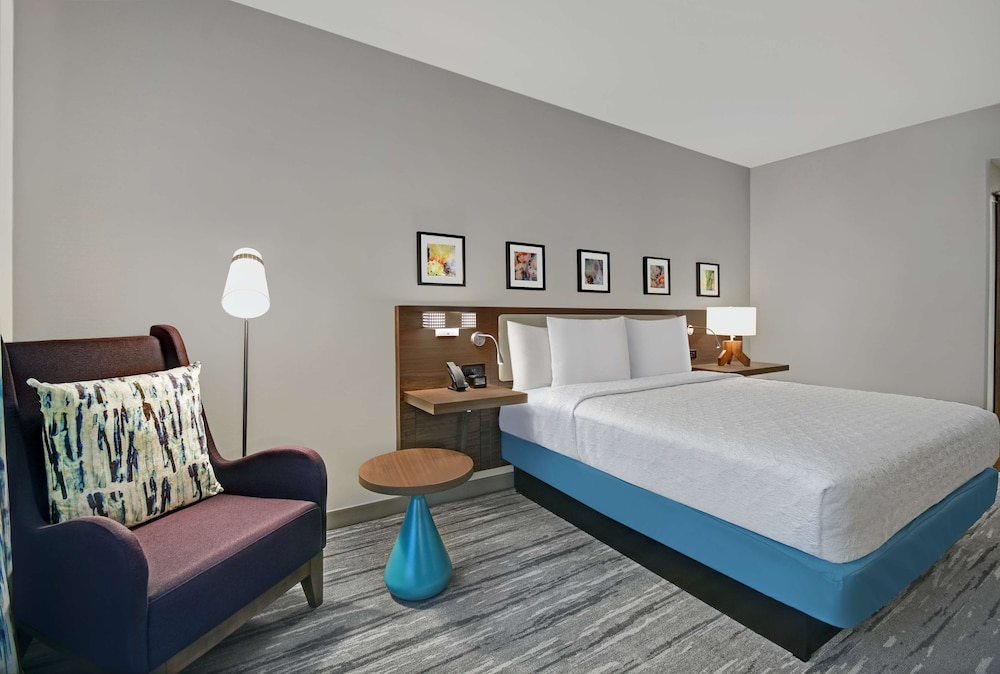 Suite, 1 King Bed, Accessible, Bathtub (Roll-In Shower) - Photo 2