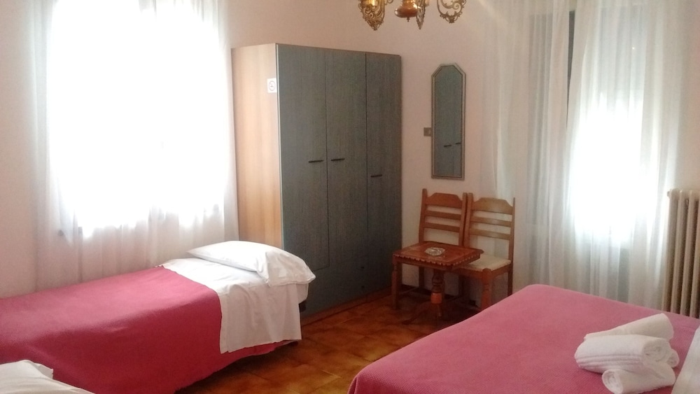 Quadruple Room, Lake View photo 1