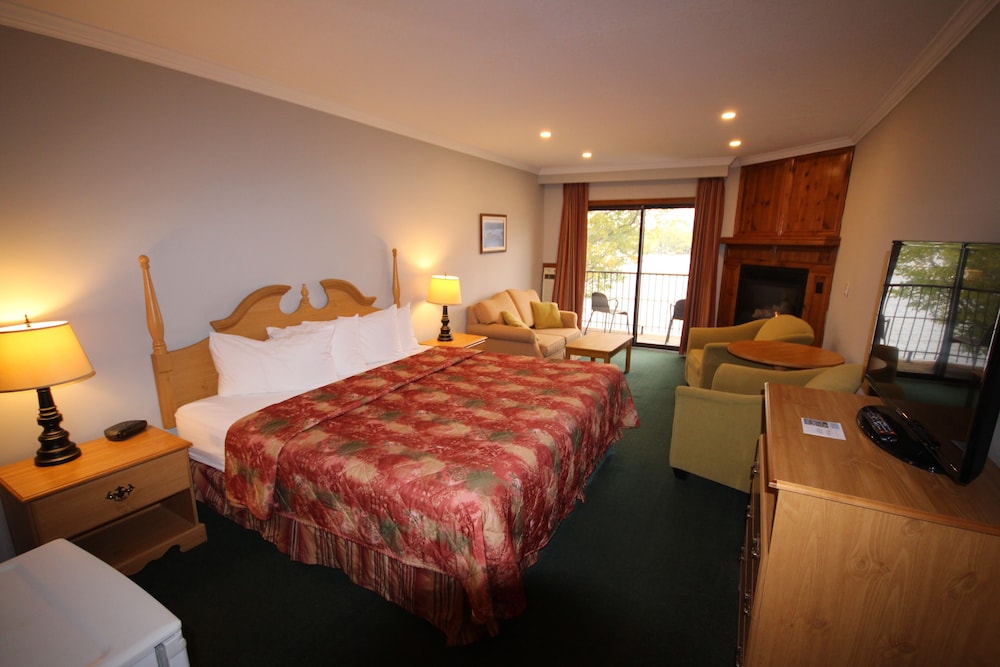 Deluxe Room, 1 King Bed With Sofa Bed (River Front King) photo 1