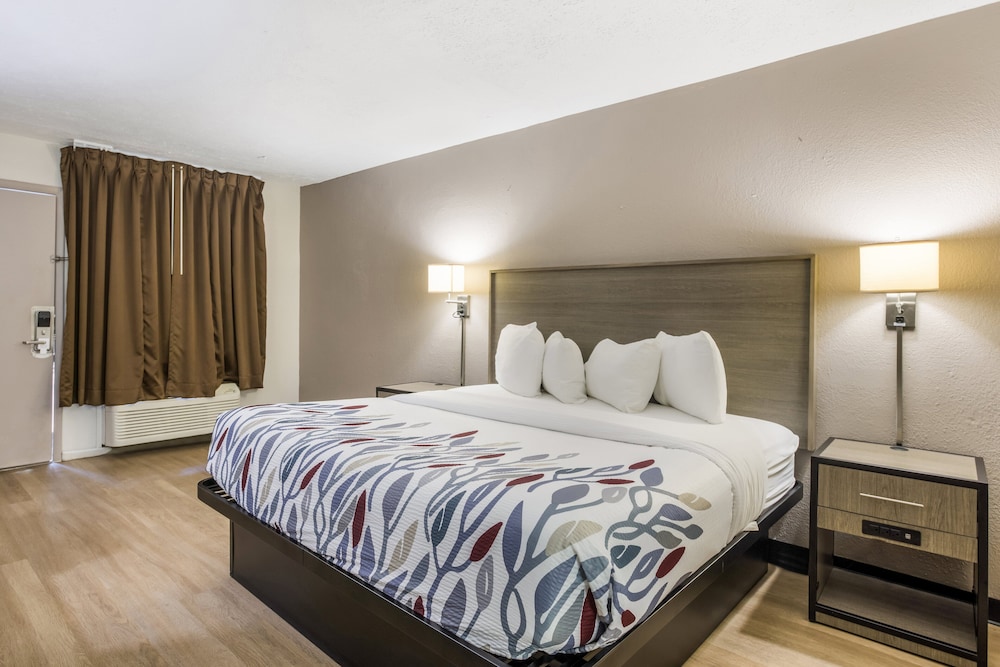Deluxe Room, 1 King Bed, Non Smoking (Second Floor) - Photo 3