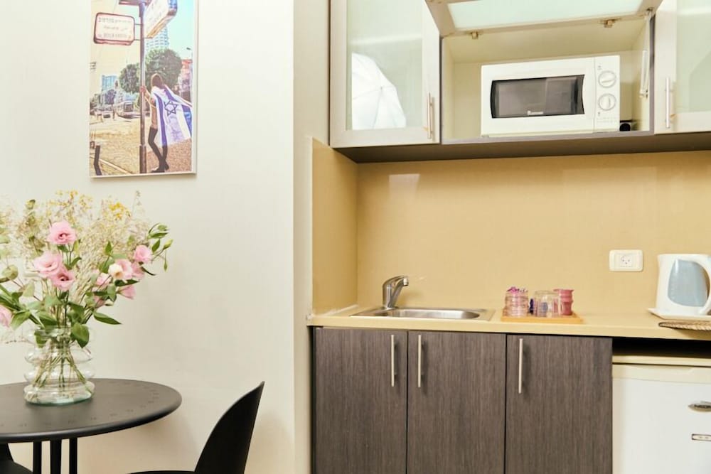 Deluxe with Balcony - Photo 4