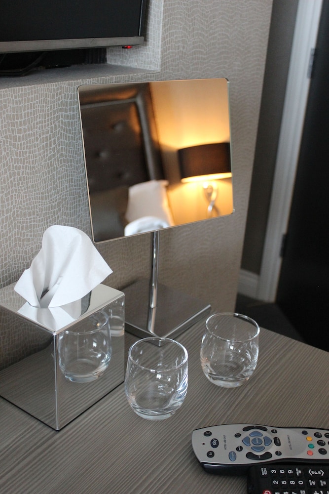 Standard Room, Multiple Beds, Non Smoking - Photo 9