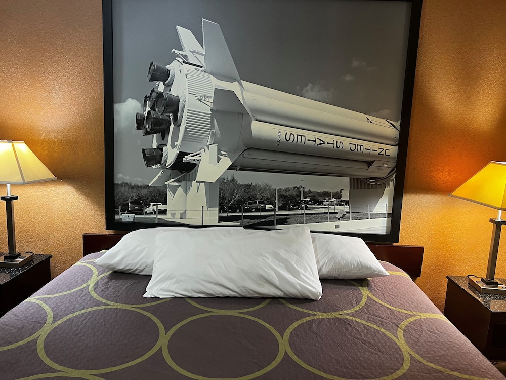 Suite, 1 Queen Bed, Hot Tub photo 2