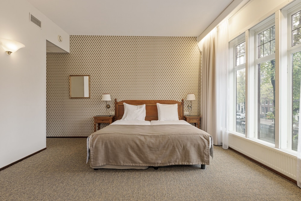 Junior Suite, 1 King Bed, Canal View
