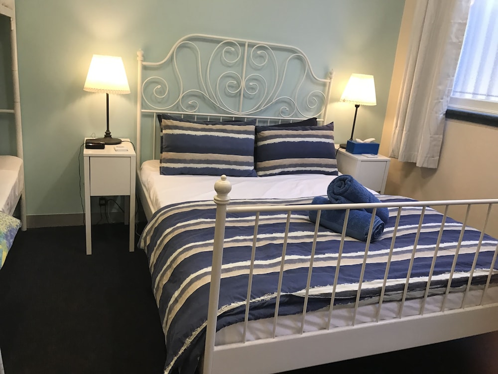 Deluxe Quadruple Room, 1 Bedroom, Courtyard View photo 2