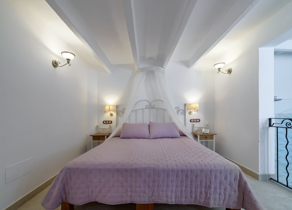 Deluxe Double or Twin Room - Photo 3
