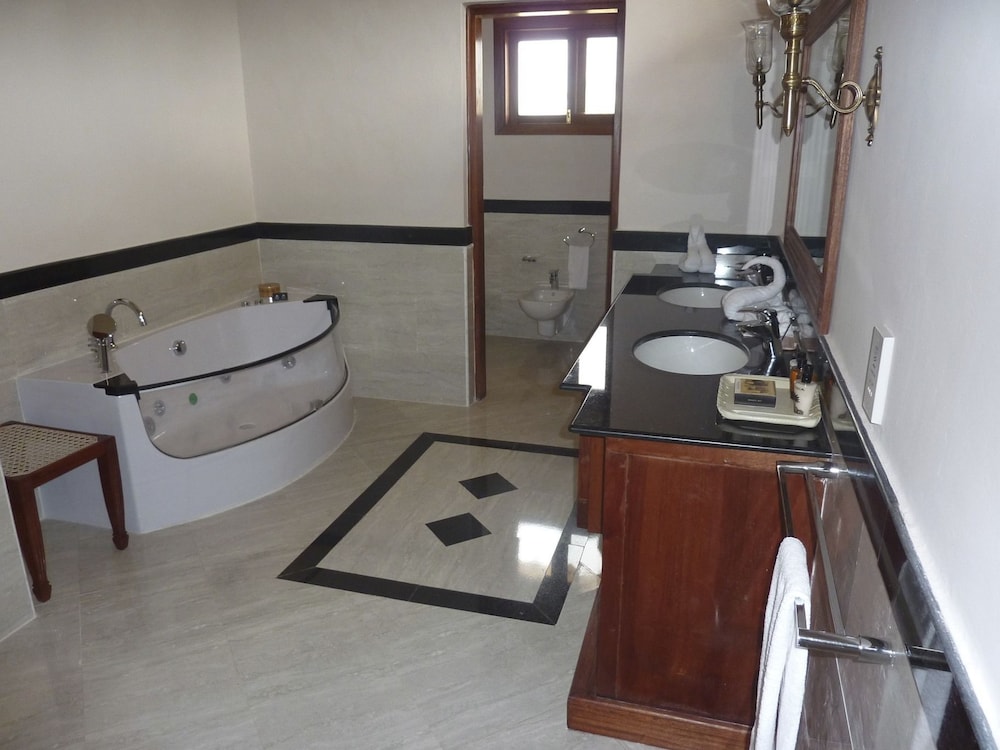 Suite - Photo 7
