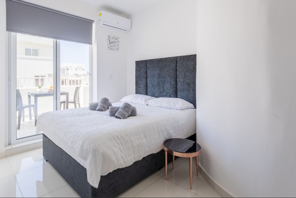 City Apartment, 3 Bedrooms (4055) (Emms 2)
