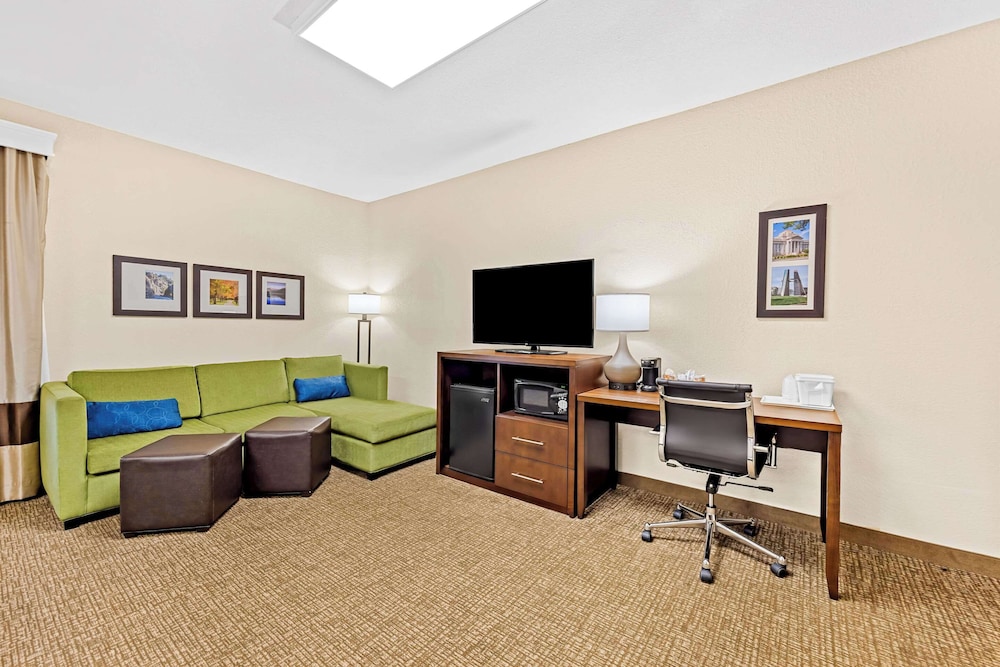 Suite, Multiple Beds, Non Smoking - Photo 3