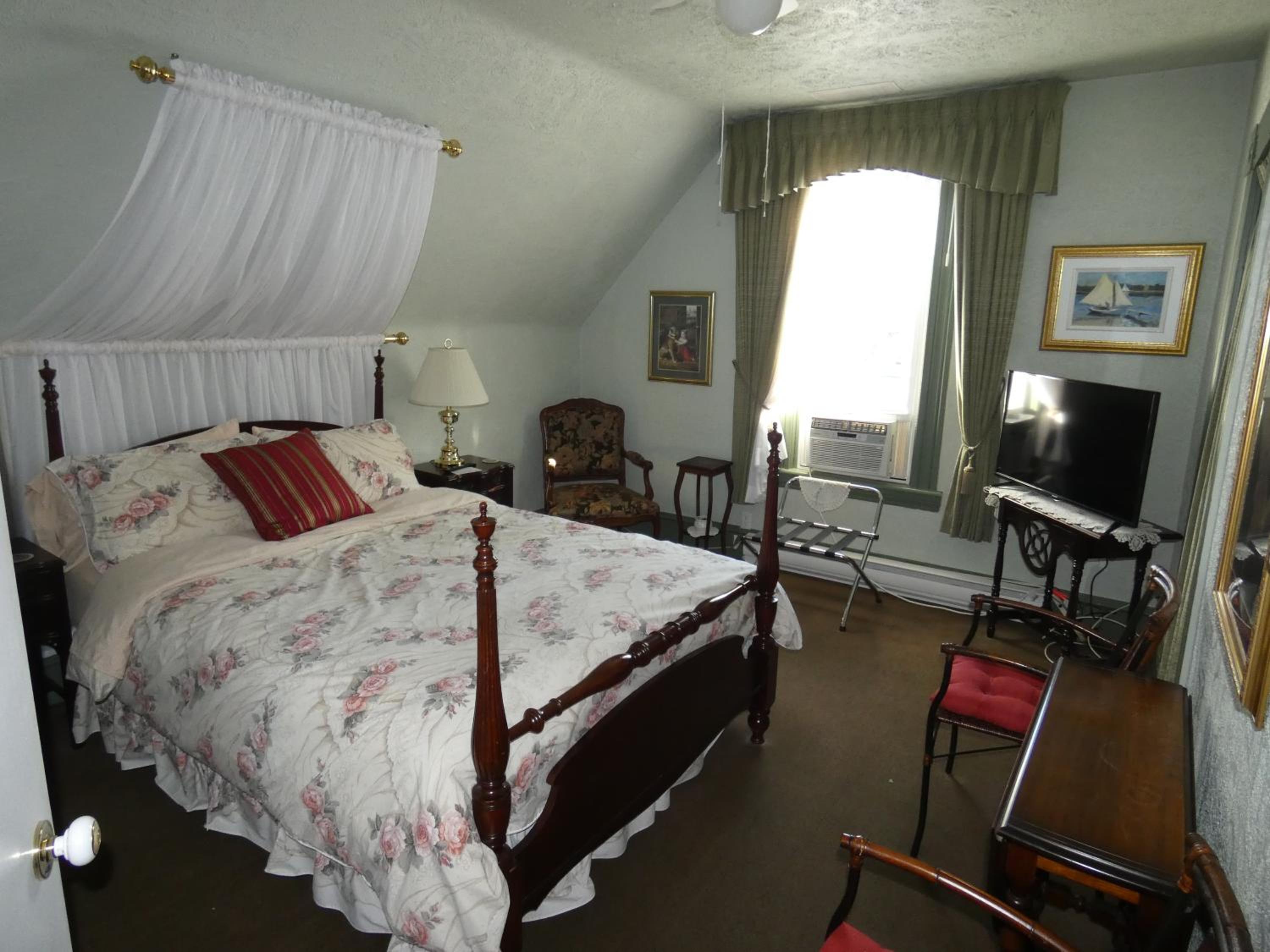 Queen Room - Photo 2
