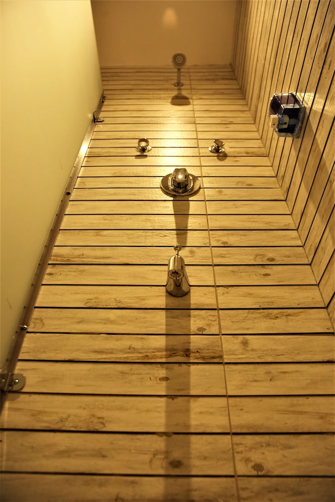 Deluxe Suite - Photo 3