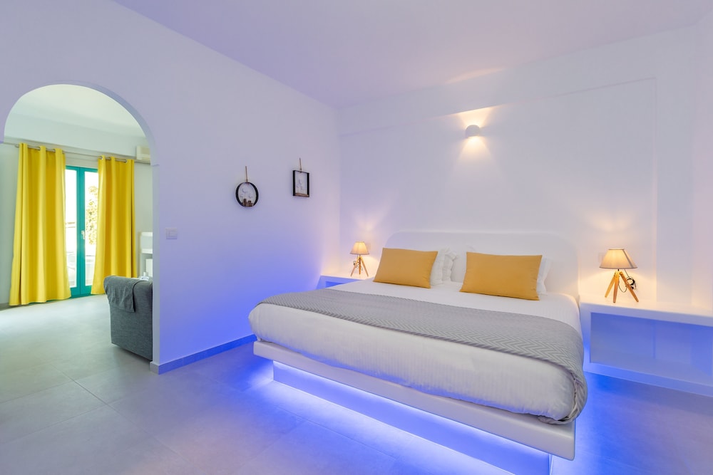Deluxe Room, Balcony - Photo 7