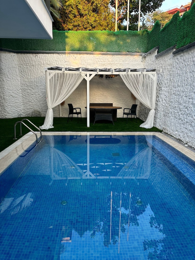 Exclusive Room, 1 King Bed with Sofa bed, Pool Access photo 3