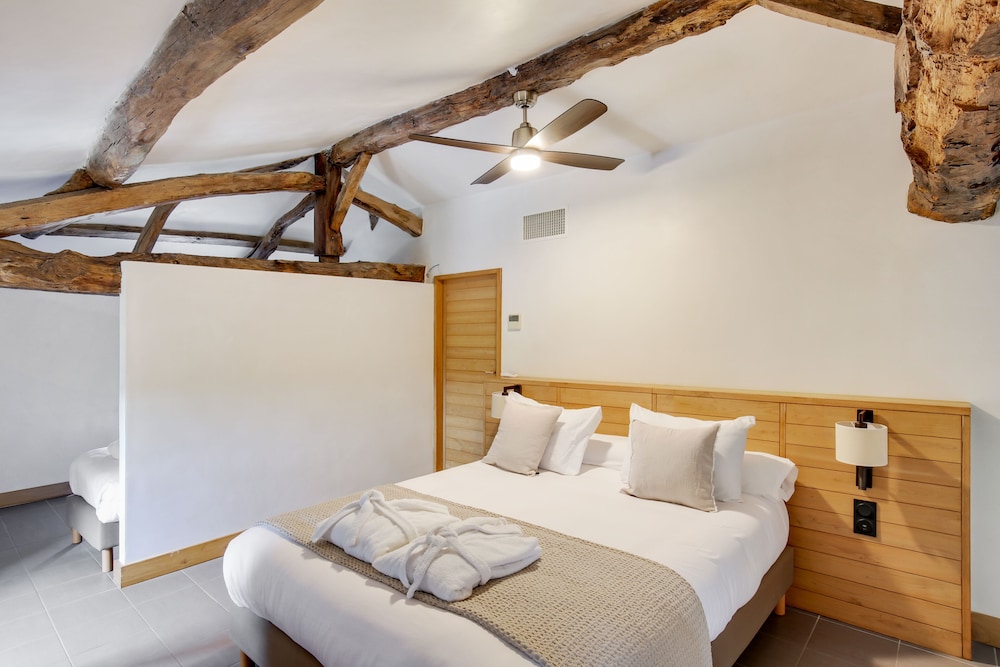 Standard Triple Room, Ensuite, Vineyard View (Chambre Atypique ) photo 2