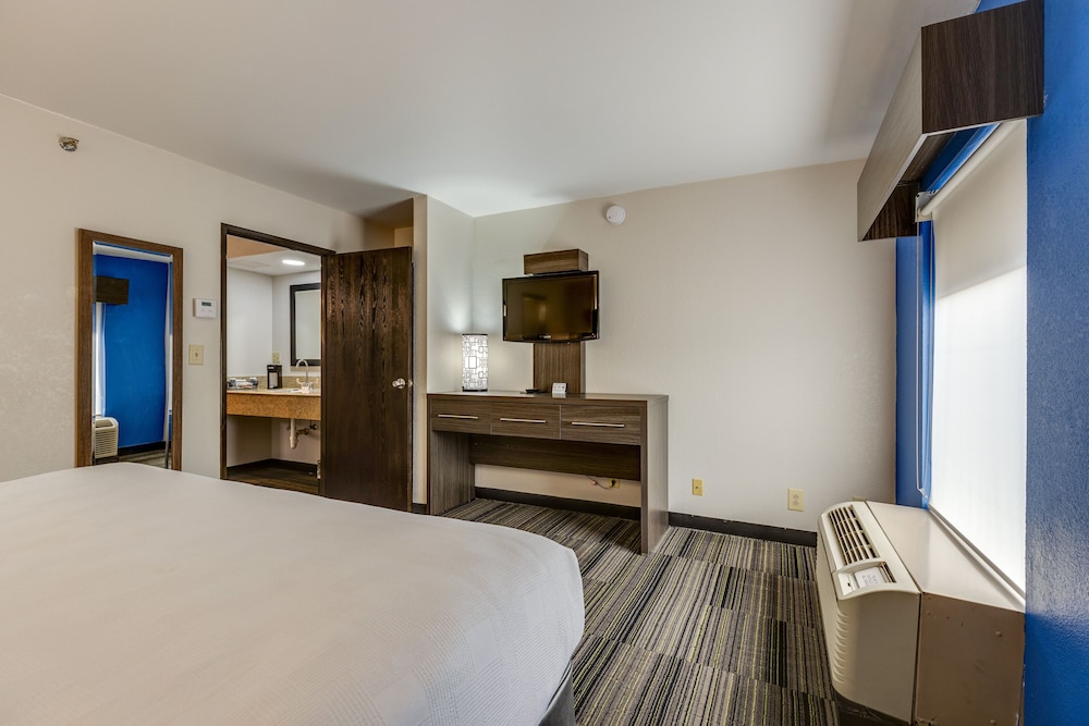 Suite One King Bed - Photo 11